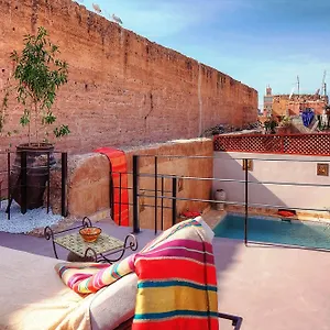 ריאד Riad Carina